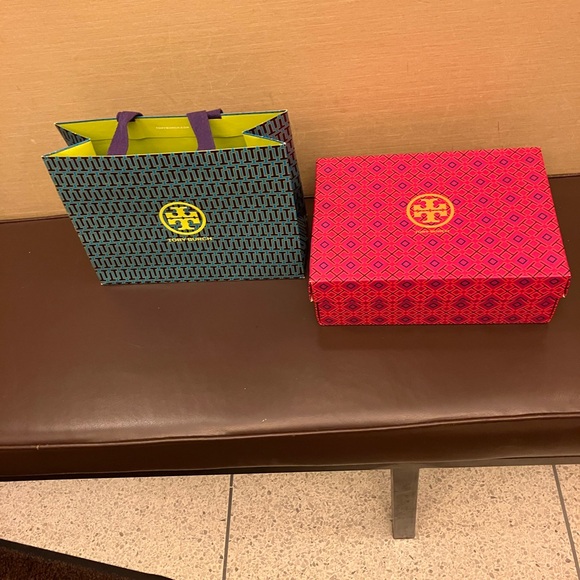 Tory Burch empty box🌺🥰plus a shopping bag💝🌺 - Picture 13 of 14